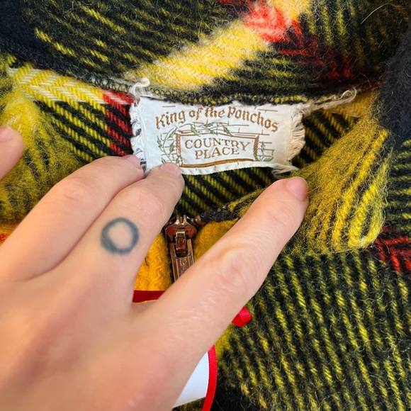 VINTAGE 1960’s King of the Ponchos Country Place yellow plaid OS - Picture 4 of 4